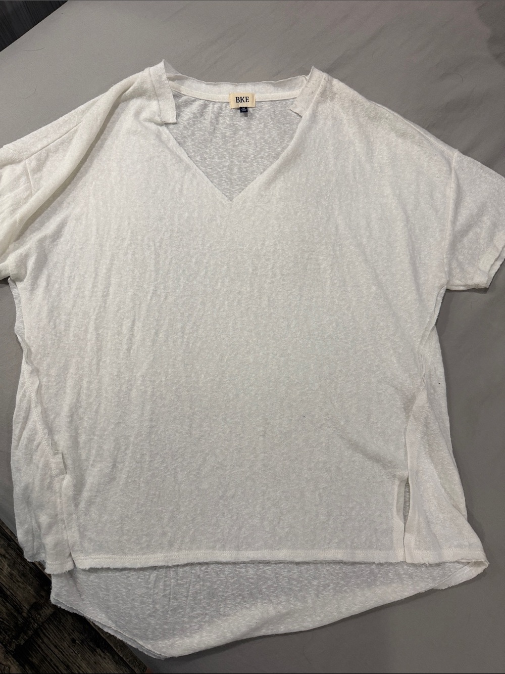 BKE White Short Sleeve V-Neck Women’s Tee